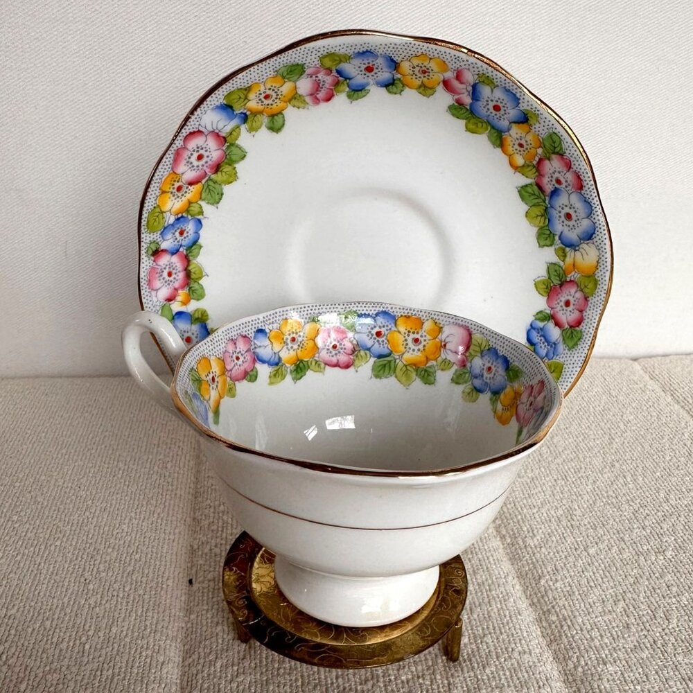 Royal Albert Floral Teacup & Saucer Set With Gold Trim Bone China Vintage